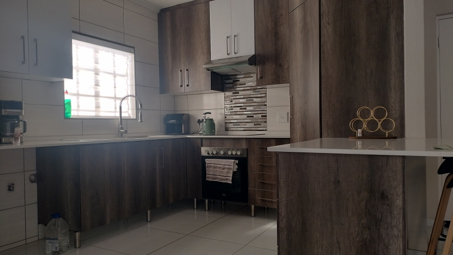 To Let 3 Bedroom Property for Rent in Waterkloof East North West